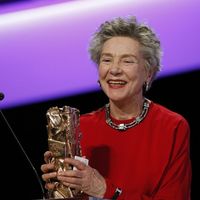 Emmanuelle Riva recevant le Cesar de la meilleure actrice pour son rôle dans 